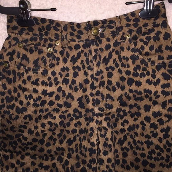 Newport News Jeanology 5 PKT. Leopard Print denim jean shorts size6 - Picture 4 of 8